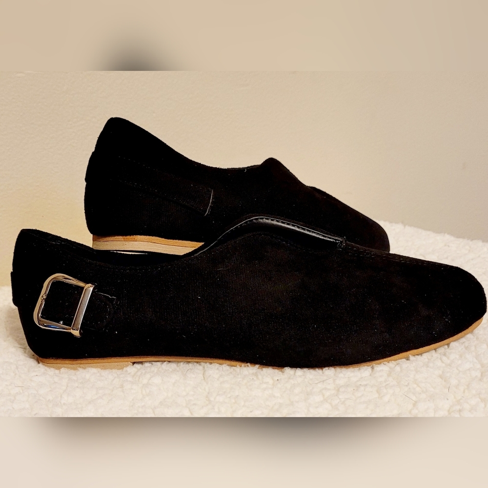 NWOT!! SUEDE "SPLIT TOP" FLATS!! 😎